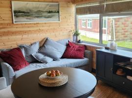 18 Bucklands - Cosy 5-Star Chalet - Starlink Wi-Fi - Coastal Woodland，位于Bucks Mills的酒店