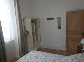 Agréable chambre, salle de bain privative, la plaçotte
