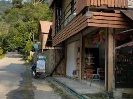 Thapae waterfall stay