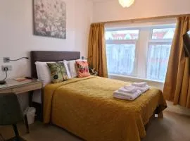 The Torland Paignton Seafront - all rooms en-suite, free parking, wifi