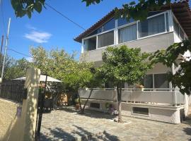 Renovated Apartments With Free Parking Near The Beach，位于Áyios Spirídhon的酒店