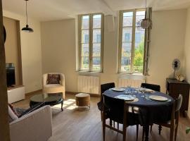 appartement cosy tout confort，位于特鲁瓦的带停车场的酒店