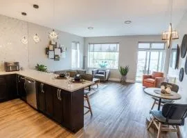 River Oasis, Khlozy Escape the Ordinary