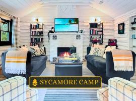 Sycamore Camp - Historic Log Cabin Reimagined，位于莱克哈莫尼的酒店