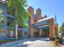River Mountain Lodge by Breckenridge Hospitality，位于布雷肯里奇的酒店