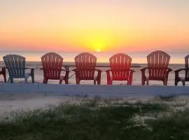 Lake Huron - 3 Bedroom, 2 Bath Lake Front Home (Sleeps 12)