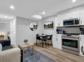 ModernSuite*NearAirport*2Queens*2Bedroom*FullKitchen