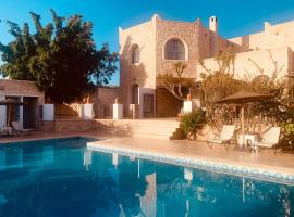 Le Domaine d'Eden - Villa luxueuse, piscine, spa et personnel，位于索维拉的酒店