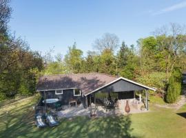 Nice Home In Ørsted With Wifi，位于厄斯泰兹的酒店