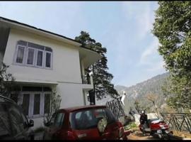 Lake View Home Stay Nainital Uttarakhand，位于Marchula的酒店