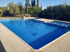 Chalet con piscina LUA HOME，位于马尼塞斯的酒店