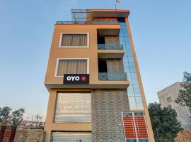 OYO Flagship Grand Sleep Inn，位于Chinhat的酒店