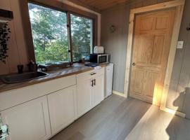 Moonlight Muskoka Cottage，位于卡灵港的酒店