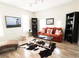 Spacious 3 Bedroom Apartment in Heart of Niagara，位于索罗尔德的酒店