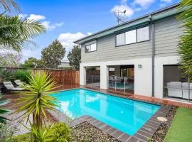 Bundoora Perfection - Luxury Family Oasis with pool