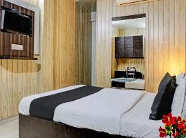 Flagship Hotel Lotus Residency Near Anand Nagar Metro Station，位于Mire的酒店