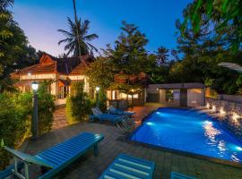 Pop Tavern Kovalam Beach Private Pool Villa by VOYE HOMES，位于可瓦兰的度假短租房