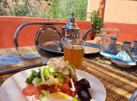DAR DANI café restaurant，位于布马伦的摩洛哥传统庭院