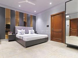 Frankstay By Hotel Preet in 05 mints walking Distance Nizamuddin Railway Station，位于新德里南德里的酒店