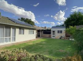 The Hidden Gem Exquisite 3BR Retreat in Berri，位于贝里的酒店