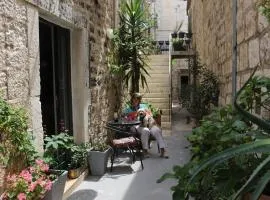 Street Garden Apartment