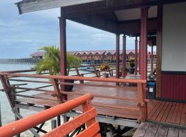 Derawan Beach Cafe and Cottage，位于Derawan Islands的酒店
