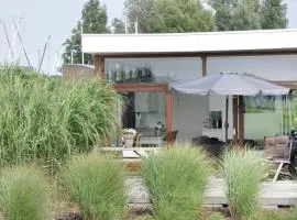 Marina VILLA nabij water met prive sauna.