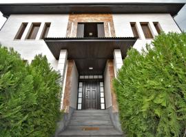 Luxury White House In Yerevan，位于埃里温的酒店