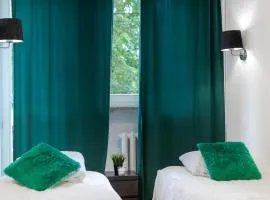 MGR Pokoje w samym Centrum Warszawy by Metro Rondo ONZ - SUPER Bed Year23