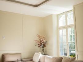 Exklusive Stadtwohnung mit Innenhofterrasse, Pool und Sauna，位于伯尔尼的酒店