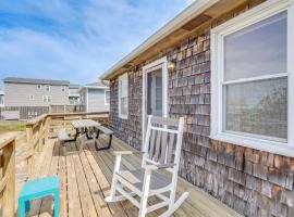 Updated Kitty Hawk Semi-Oceanfront with Ocean Views，位于奇蒂豪克的别墅