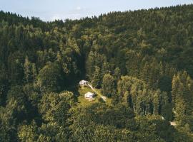 Kryj&oacute;wka - Jurty ukryte wśr&oacute;d zieleni，位于Leszczyniec的豪华帐篷营地