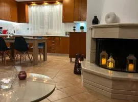 Olive Gem 2-Bed Apt Sleeps 4 with Fireplace