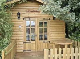 Inviting 1-Bed Cabin in Newmarket