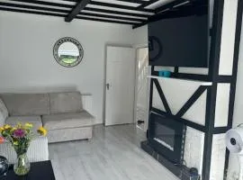 3 Bedrooms Birmingham Escape