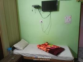 Ganga yamuna tourist lodge shrukhet barkot Uttarkashi，位于Barkot的酒店