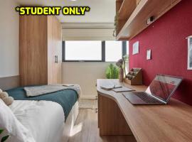 Student Only Ensuite Rooms Zeni Bournemouth，位于伯恩茅斯的宾馆