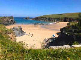 Trevone Bay Seaside Home For 4 - Close To Beach and Padstow，位于帕兹托的酒店