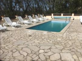 Villa de 6 chambres avec piscine privee jardin clos et wifi a Martignargues，位于Martignargues的酒店