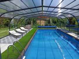 La Petellerie, maison de campagne avec piscine pour un séjour détente，位于Moyon的度假屋