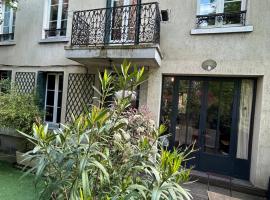 Maison stylée avec jardin caché, Vincennes，位于万塞讷的度假屋