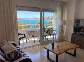 B L U E: Muchavista Sea View Apartment，位于坎佩略的公寓