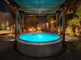 Aphrodites Group - Luxury Hot Tub Suites in Central Lake District!，位于鲍内斯温德米尔的酒店