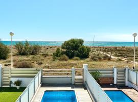 Casa frente al mar con piscina privada，位于萨贡托的酒店