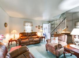 Charming West Mifflin House - 3 Mi to Kennywood!