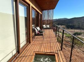 Casablanca Tiny Home con Hot tub，位于Lagunillas的小屋