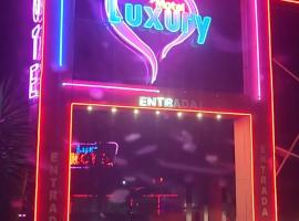 Luxury Motel，位于索罗卡巴的酒店