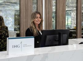 Crowne Plaza Auburn Hills by IHG，位于奥本希尔斯的酒店