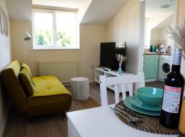 Cosy apartment with office & parking in Cranfield，位于克兰菲尔德的公寓