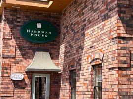 哈德曼宾馆，位于卡森市内华达州立博物馆附近的酒店